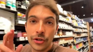 Acude al súper donde hacen la compra los famosos y se queda flipando por muchas cosas, pero sobre todo por el agua