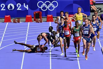 Thierry Ndikumwenayo ha sido recalificado para la final de los 5.000 metros. World Athletics ha actuado tras la caída en la que se ha visto afectado el español y le recalifican para la final a él, al británico Georgs Mills y al neerlandés Mike Foppen. También han repescado al atleta del equipo de Refugiados Dominic Lobalu.