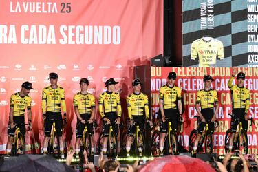 El conjunto Team Visma presenta a sus corredores para La Vuelta en su 80 edición.