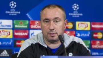 Stanimir Stoilov, entrenador del Astana.