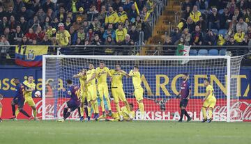 Messi anotó el 4-3 de falta.