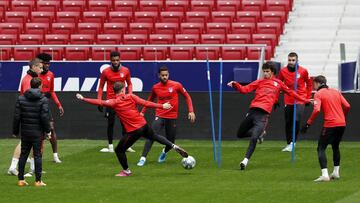 Los jugadores del Atl&eacute;tico durante el entrenamiento en el Wanda Metropolitano. 