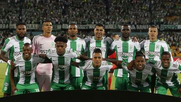 AME6459. MEDELLÍN (COLOMBIA), 02/05/2023.- Los jugadores titulares de Atlético Nacional posan antes del inicio del partido válido por la fase de grupos de la Copa Libertadores entre el Atlético Nacional de Colombia y el Olimpia de Paraguay, hoy, en el estado Atanasio Girardot de la ciudad de Medellín (Colombia). EFE/ Luis Eduardo Noriega A.
