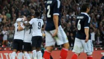 La Selección inglesa celebra uno de sus tres goles.