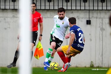 El georgiano hizo dos goles iguales. Intercambio de posición con Andrés Martín y asistencia del segundo. El futbolista racinguista está creciendo partido a partido, aunque no pudo sumar su equipo ante el Andorra.