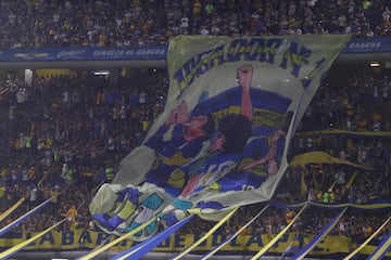 Boca Juniors wom the Argentinean Superliga with club icon Maradona watching from the stands. He was treated to a great tribute by his football family.