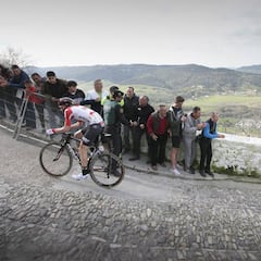 Wellens tumba a Landa a 120 metros de meta y es nuevo líder