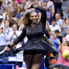 Serena Williams aplaza su despedida en un ambiente espectacular