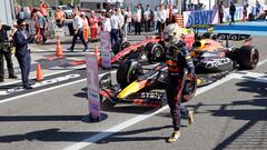 El piloto holandés de Red Bull Racing, Max Verstappen, celebra después de ganar el Gran Premio de Fórmula Uno.