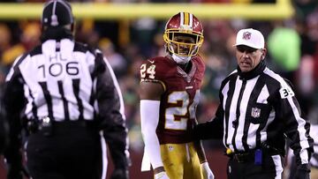LANDOVER, MD - NOVEMBER 20: Cornerback Josh Norman #24 of the Washington Redskins reacts with head linesman Wayne Mackie #106 and referee John Hussey #35 in the second quarter at FedExField on November 20, 2016 in Landover, Maryland. Rob Carr/Getty Images/AFP
== FOR NEWSPAPERS, INTERNET, TELCOS & TELEVISION USE ONLY ==