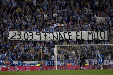 Pancarta en homenaje a Tamudo en su último partido con el Espanyol, en 2010.