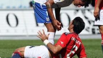 Román Martínez y Javad Nekounam en la acción en la que el iraní de Osasuna vio la tarjeta roja.