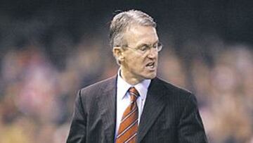 <b>DESESPERADO. </b>Benito Floro no consigue que el Mallorca juegue como él quiere.