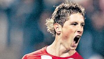 <b>MUY MOTIVADO. </b>Fernando Torres celebraba muy excitado cada gol que le hace al Barcelona.
