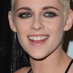 Kristen Stewart sorprende rapada y habla de sus novias