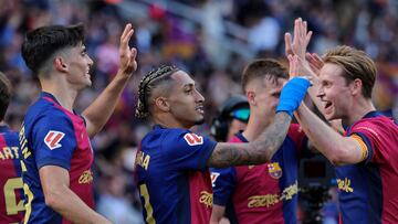 Jugadores del Barcelona celebran uno de los goles contra el Real Madrid.