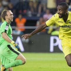 Bakambu cumple 100 partidos al ritmo goleador de Forlán y Rossi