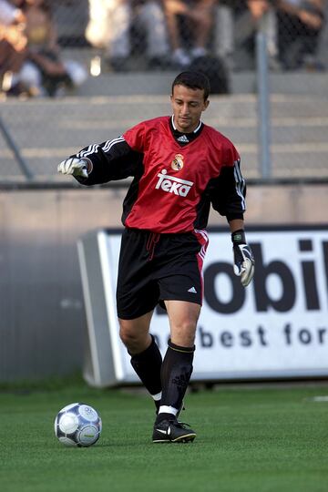 Jug en el Real Madrid desde 2000 hasta 2005. Visti la camiseta del Villarreal la temporada 2011-12. 