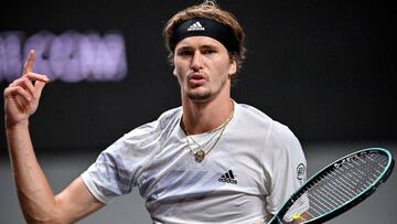 Cologne (Germany), 24/10/2020.- Alexander Zverev of Germany reacts during his semi final match against Jannik Sinner of Italy at the bett1HULKS Championships ATP tennis tournament in Cologne, Germany, 24 October 2020. (Tenis, Alemania, Italia, Colonia) EFE/EPA/SASCHA STEINBACH