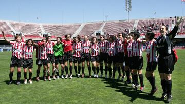 Las jugadoras del Athletic celebran el título de Liga de 2005.