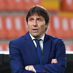Conte vuelve a dejar su futuro en el aire