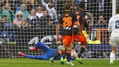 Diego Alves para su 24º penalti