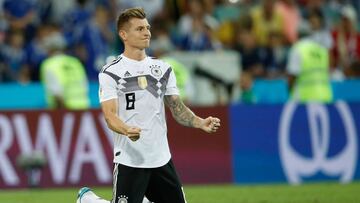 Germany's midfielder Toni Kroos celebrates after winning at the end of the Russia 2018 World Cup Group F football match between Germany and Sweden at the Fisht Stadium in Sochi on June 23, 2018. / AFP PHOTO / Odd ANDERSEN / RESTRICTED TO EDITORIAL US