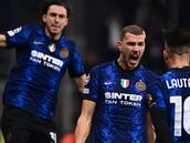 Dzeko enseña el camino y el Inter se clasifica a los octavos de final