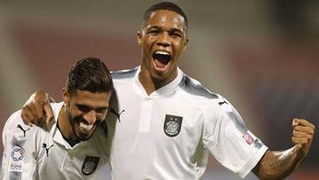 El Al Sadd celebra uno de los goles contra el Al Arabi.