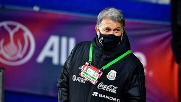 Gerardo Martino está en el reconocimeinto de cancha previo al partido contra Estados Unidos