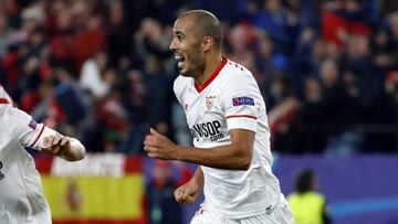 GRA3744. SEVILLA. 21/11/2017.- El centrocampista argentino del Sevilla, Guido Pizarro (d), celebra con su compa&ntilde;ero Johannes Geis su gol, tercero del equipo andaluz ante el Liverpool, durante el encuentro correspondiente a la fase de grupos de la Liga de Campeones que se disputa esta noche en el estadio Ram&oacute;n S&aacute;nchez-Pizju&aacute;n, en Sevilla. EFE/Julio Mu&ntilde;oz