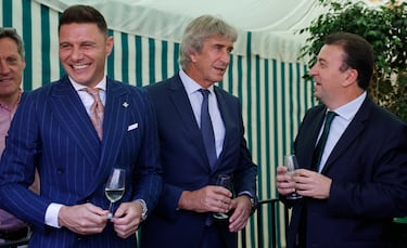 Charla tras el brindis entre Joaquín, Pellegrini y Catalán.