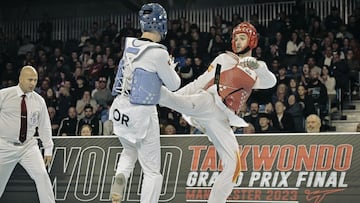 Javier Pérez Polo, de rojo, en un combate en el Grand Prix Final de Mánchester.