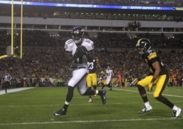 Kamar Aiken atrapando un pase de touch down.