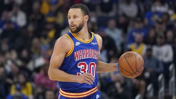 Uno de los mejores basquetbolistas de la NBA en la actualidad, Stephen Curry, se encuentra de manteles largos al festejar su cumpleaños. Conoce su fortuna.