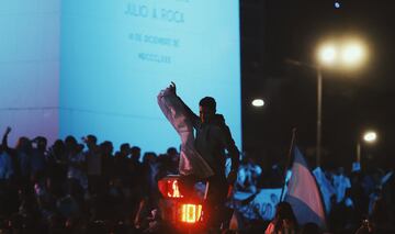 Numerosos aficionados de La Albiceleste salieron por las calles de Buenos Aires para celebrar el título de la Copa América conseguido ante el eterno rival, la selección brasileña. 