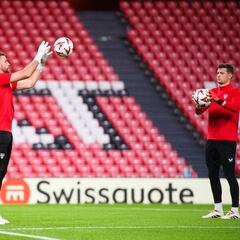 El plan fijado es Unai Simón para la Liga y Agirrezabala en Europa League