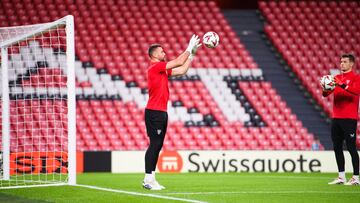 El plan fijado es Unai Simón para la Liga y Agirrezabala en Europa League