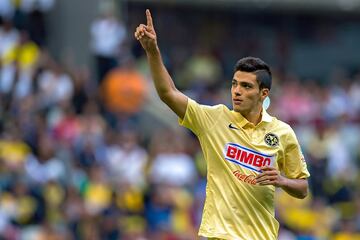 En el 2014, el canterano americanista emigró a Europa con el Atlético de Madrid, equipo con el que no pudo destacar por lo que después pasó al Benfica y desde el 2018 juega con el Wolverhampton. 