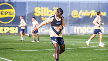 27/02/25 CADIZ CF ENTRENAMIENTO MOUSSA DIAKITE
