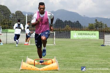 Fredy Guarín se lesionó a los 17 minutos en el encuentro ante el Junior de Barranquilla en el Metropolitano. El volante estaba empezando a ser protagonista, pero sintió una molestia muscular y tuvo que ser sustituido. Duró un mes fuera de las canchas y regresó ante Águilas Doradas, donde jugó 70 minutos. Un golpe lo habría tenido fuera del último partido ante Bucaramanga.