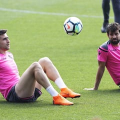 Postigo sufre una microrrotura pero quiere llegar al Espanyol
