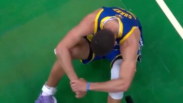 Stephen Curry justo antes del pitido final por el título