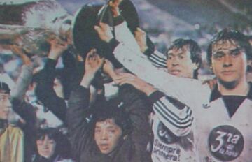 En 1982, en un paréntesis con adidas, Colo Colo ganó la Copa Chile 1982, llamada Copa Polla Gol ese año. En el partido decisivo derrotó 2-0 a Universidad Católica, bajo la lluvia en el estadio Nacional.