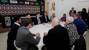 19/03/19 BALONCESTO REUNION CLUB JOVENTUT BADALONA CON JOSE RAMON LETE PRESIDENTE CONSEJO SUPERIOR DE DEPORTES
XAVIER GARCIA ALBIOL
JUANMA MORALES PRESIDENTE CLUB JOVENTUT BADALONA