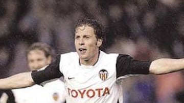 <b>OBJETIVO. </b>Curro Torres ya sabe que el Atlético le quiere fichar si al final no renueva por el Valencia.