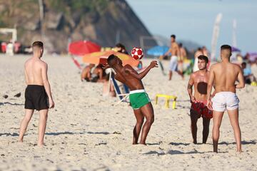 Vinicius disfruta de sus vacaciones en las playas de Río