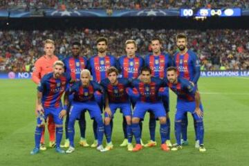 (Top from L) Barcelona's German goalkeeper Marc-Andre Ter Stegen, Barcelona's French defender Samuel Umtiti, Barcelona's Portuguese midfielder Andre Gomes, Barcelona's Croatian midfielder Ivan Rakitic, Barcelona's midfielder Sergio Busquets, Barcelona's d