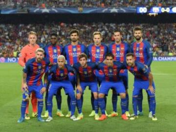 (Top from L) Barcelona's German goalkeeper Marc-Andre Ter Stegen, Barcelona's French defender Samuel Umtiti, Barcelona's Portuguese midfielder Andre Gomes, Barcelona's Croatian midfielder Ivan Rakitic, Barcelona's midfielder Sergio Busquets, Barcelona's d