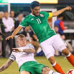 Vela quiere seguir, pero su agente le abre la puerta